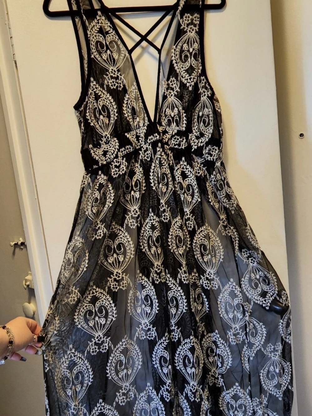 Black and White Deep V Sheer Slit Sides Gathered Waist Top 1x